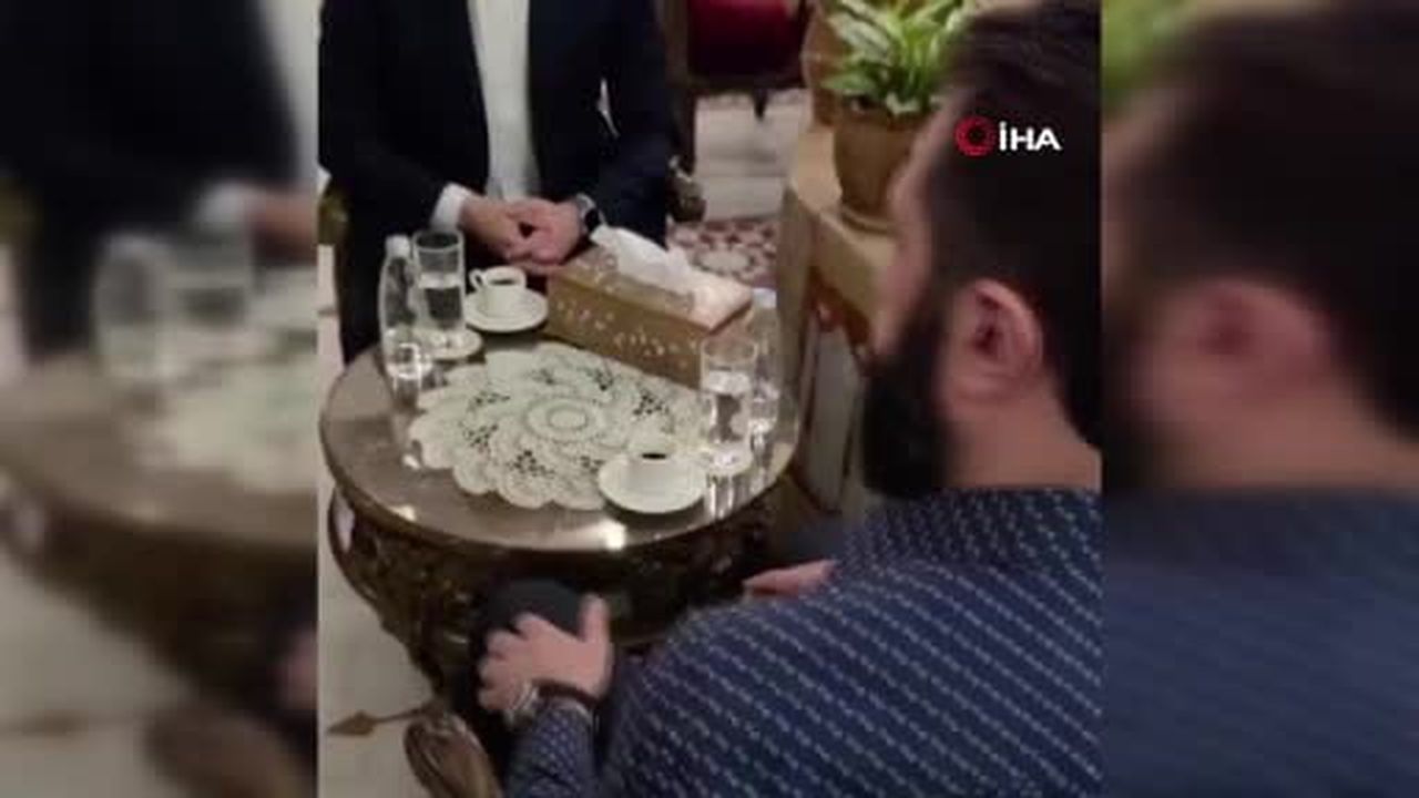 Şam’daki bir restoranda hesabı Visa kartıyla ödeyerek ülkede uluslararası kart sisteminin yeniden...