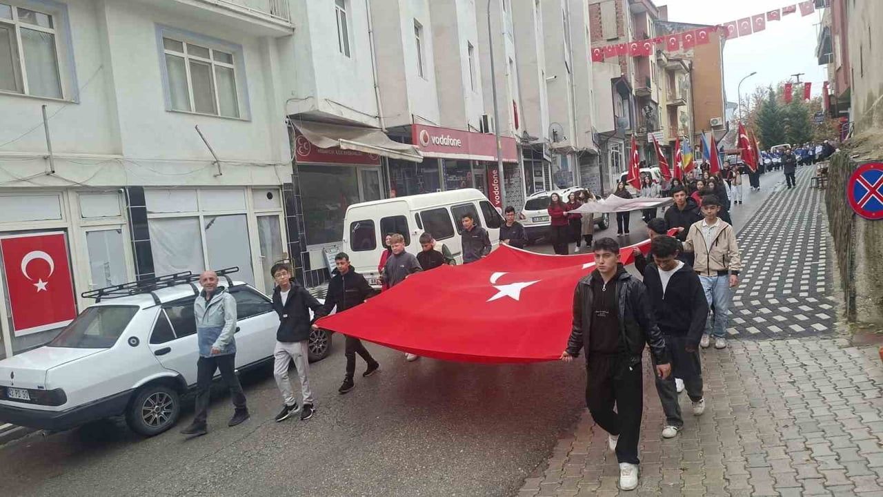 KÜTAHYA'NIN HİSARCIK İLÇESİNDE 29 EKİM CUMHURİYET BAYRAMI KUTLAMALARI KAPSAMINDA DÜZENLENEN...