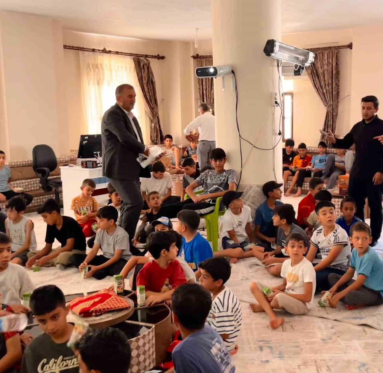 DİYARBAKIR'IN DİCLE İLÇESİNDE YAZ DÖNEMİ KUR’AN KURSU ÖĞRENCİLERİ, İLÇEDEKİ DİYANET GENÇLİK...
