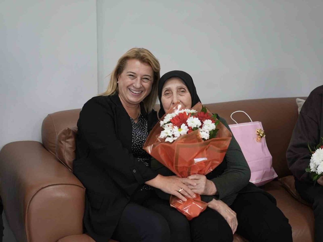DÜZCE BELEDİYESİ ERTAN UÇAR ALZHEİMER HASTALARI GÜNDÜZ BAKIM MERKEZİ’NDE ANLAMLI BİR BULUŞMA...