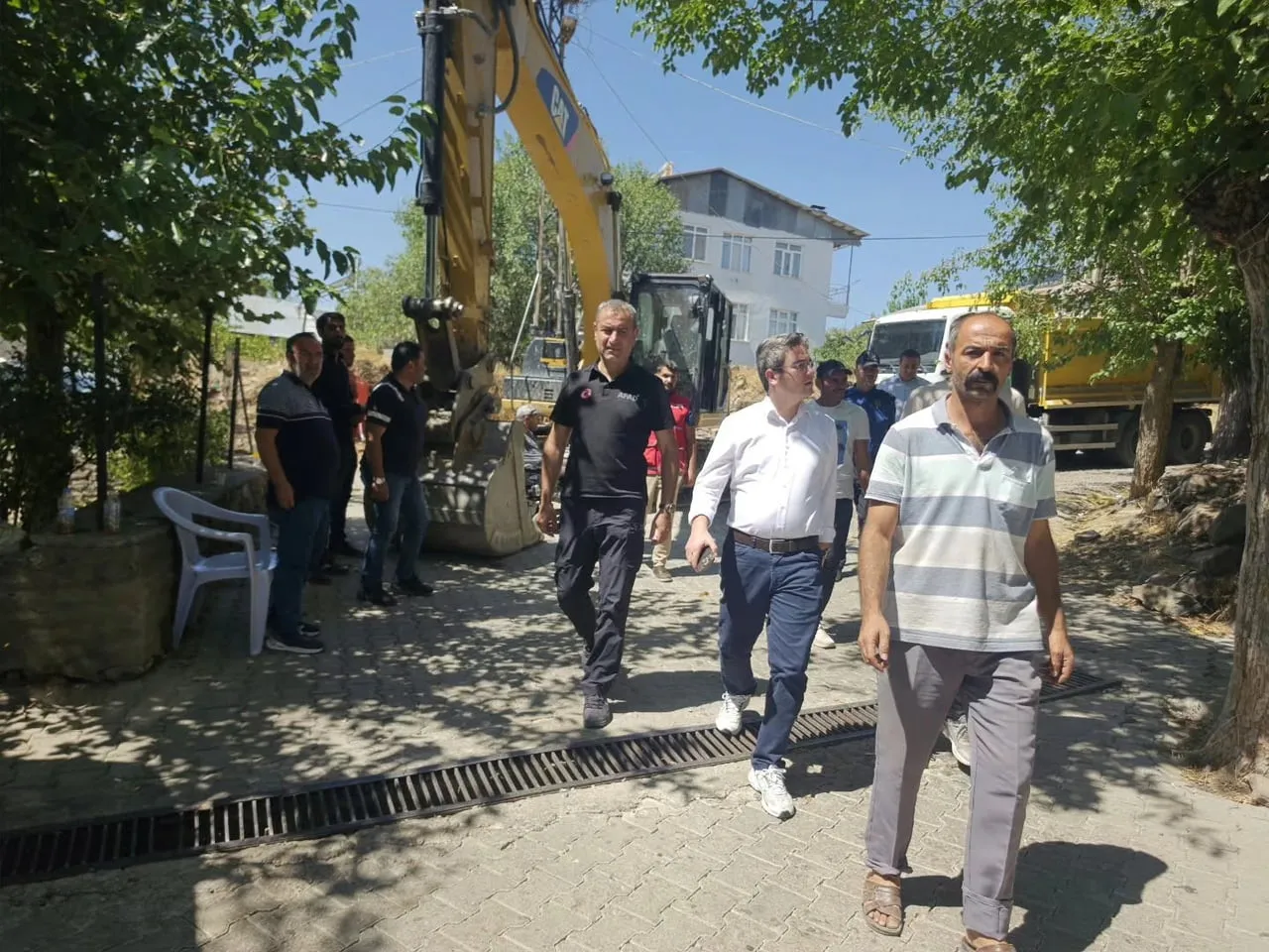 KIŞLACIK KÖYÜNDE YANGIN SONRASI ÇALIŞMALAR SÜRÜYOR