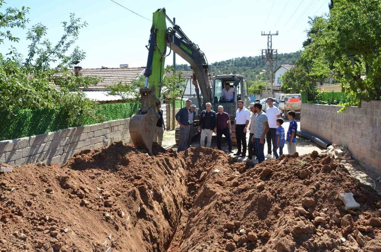 EMET’TE KÖYLERİN ALTYAPI ÇALIŞMALARI YERİNDE İNCELENDİ