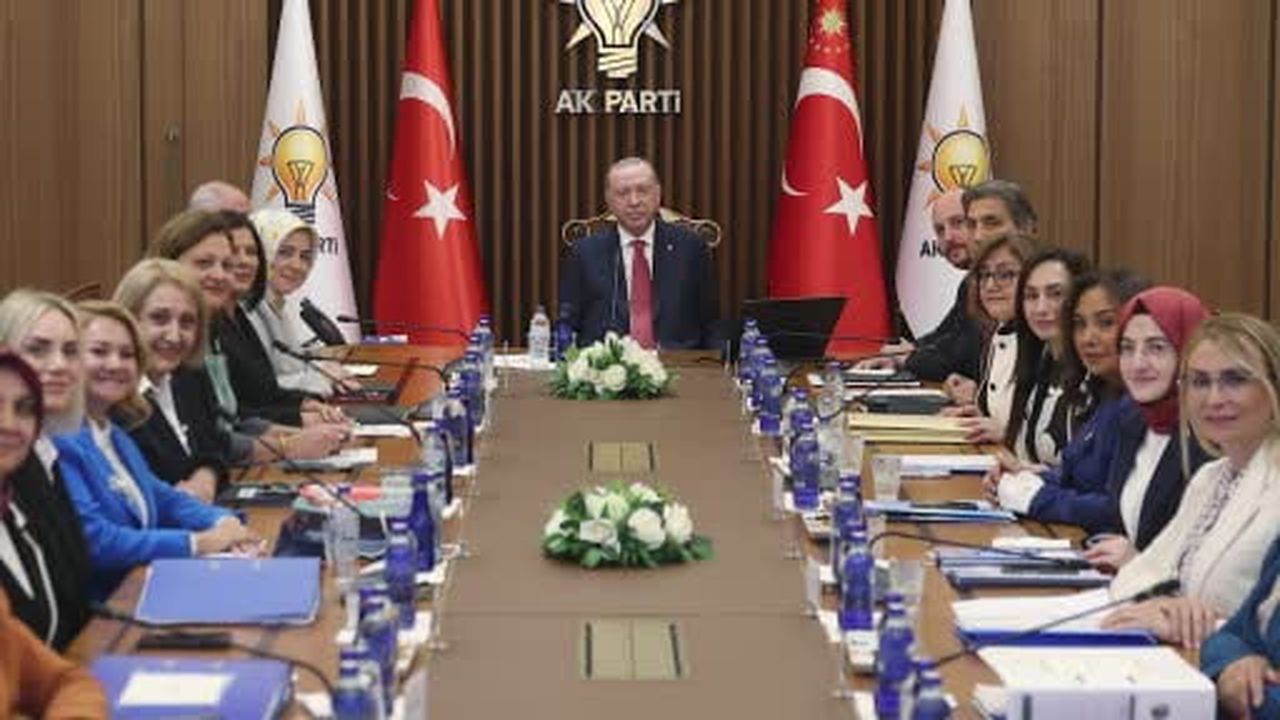 Cumhurbaşkanı Erdoğan, AK Parti kadın kolları belediye başkanlarını kabul etti