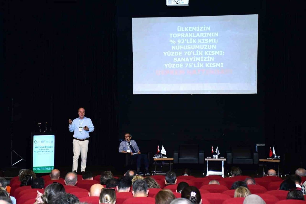 BÜYÜKŞEHİR KENTSEL DÖNÜŞÜM SÜRECİNİ UZMANLARLA MASAYA YATIRDI