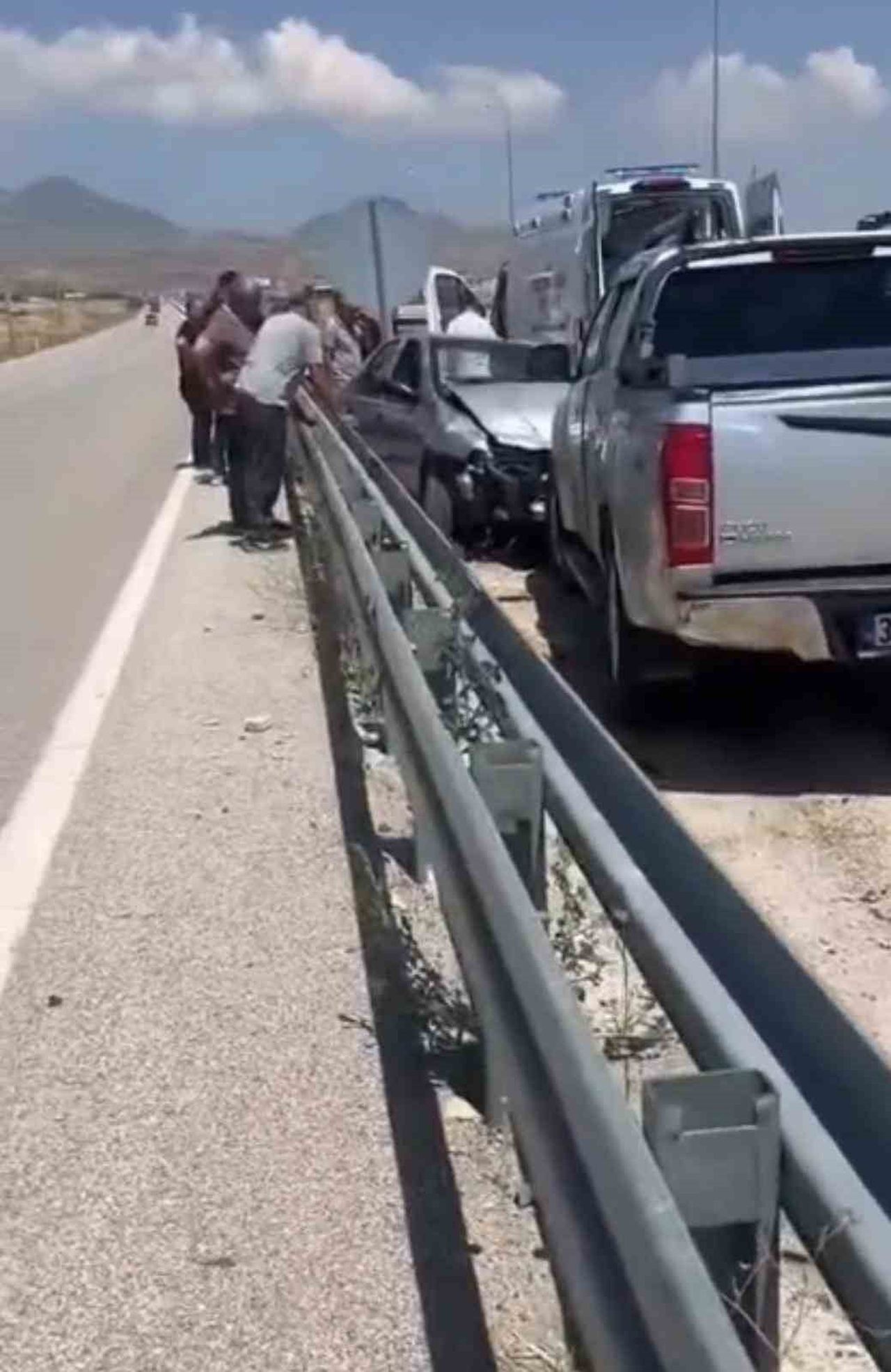 KAYSERİ’NİN DEVELİ İLÇESİNDE OTOMOBİLLE KAMYONETİN KAFA KAFAYA ÇARPIŞTIĞI TRAFİK KAZASINDA, 1 KİŞİ...