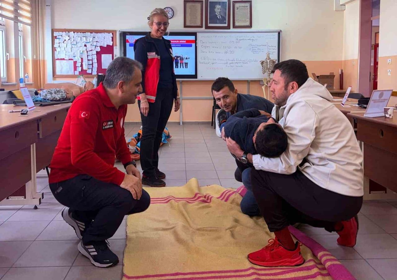 BALIKESİR'DE ÖĞRETMELERE HAYAT KURTARAN UYGULAMALI EĞİTİM