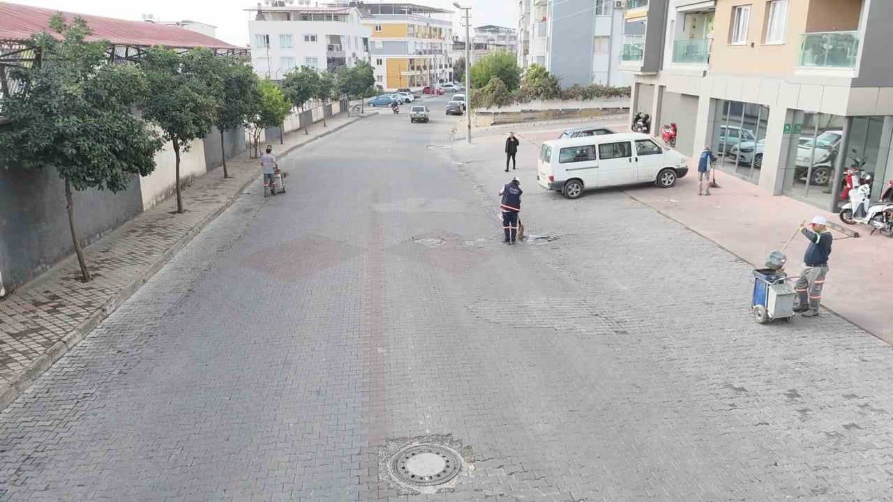 NAZİLLİ BELEDİYESİ EKİPLERİ, PINARBAŞI MAHALLESİ’NDE SOKAK, YEŞİL ALAN VE YOL KENARLARINDA...