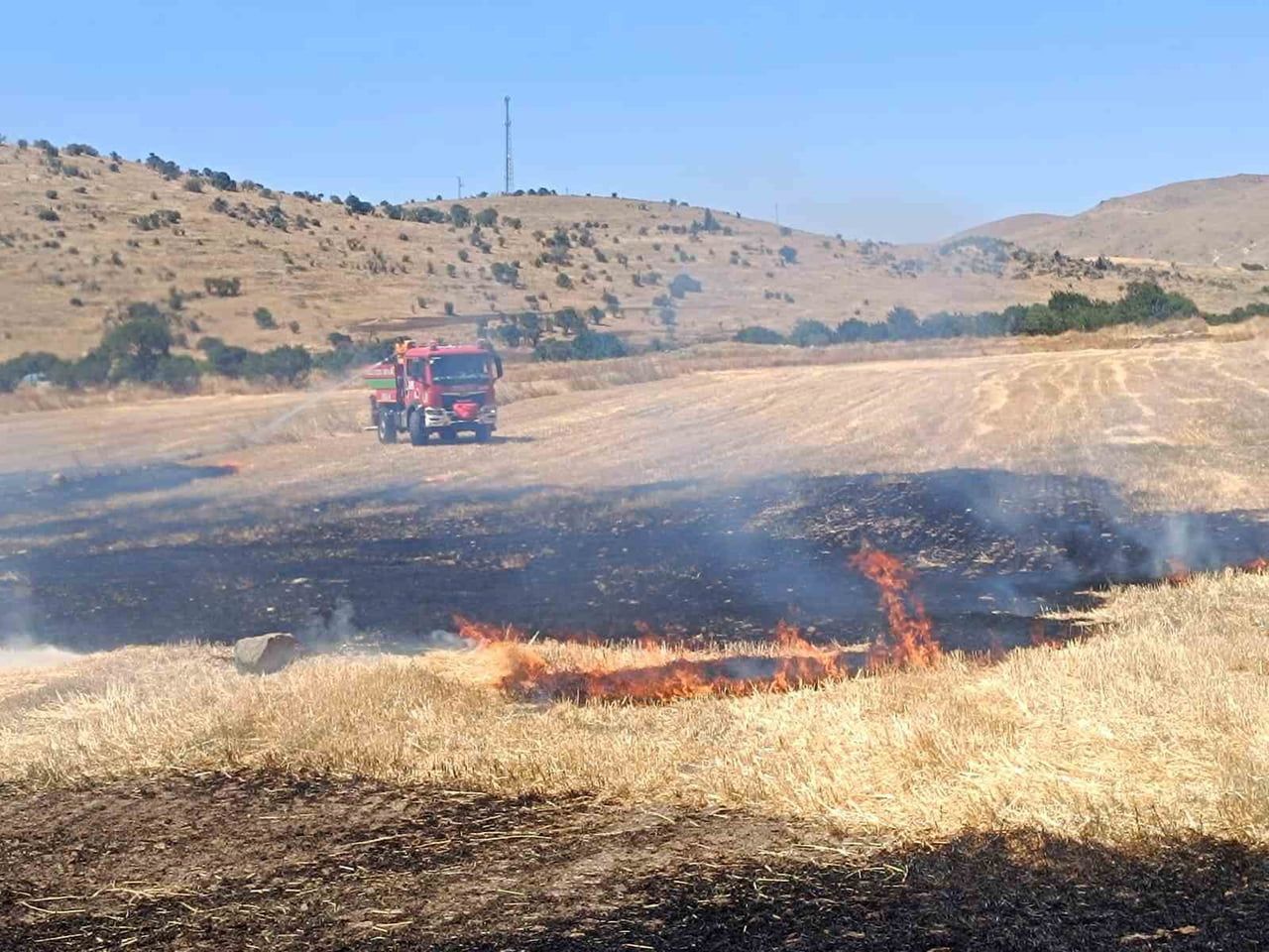 AFYONKARAHİSAR’IN SANDIKLI İLÇESİNDE YAŞANAN ANIZ YANGININDA YAKLAŞIK 200 DEKARLIK ALAN ZARAR...