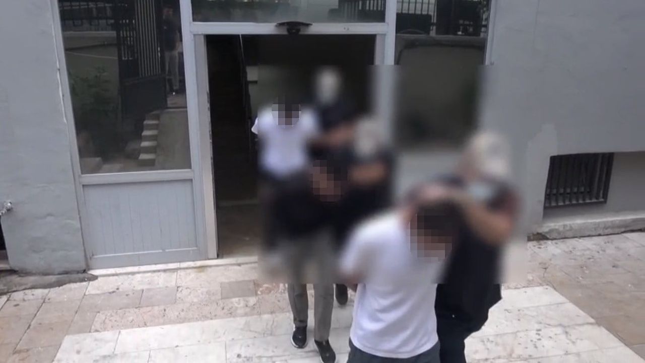 DİYARBAKIR’DA VATANDAŞLARI DARBETTİKLERİ GEREKÇESİYLE GÖZALTINA ALINAN 6 ŞÜPHELİDEN 3’Ü...