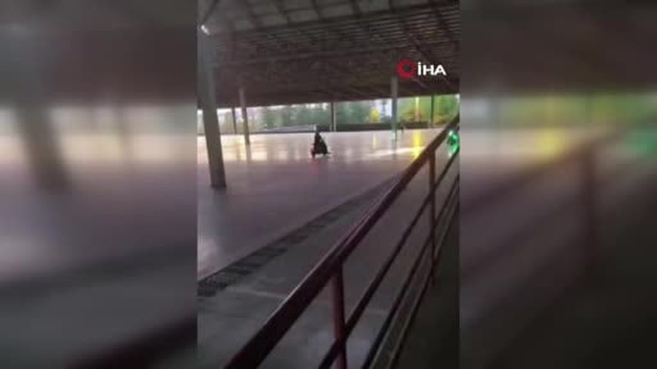 Ankara’nın Sincan ilçesinde, bir grup motosikletli pazar yerinde drift attı. O anlar bir...