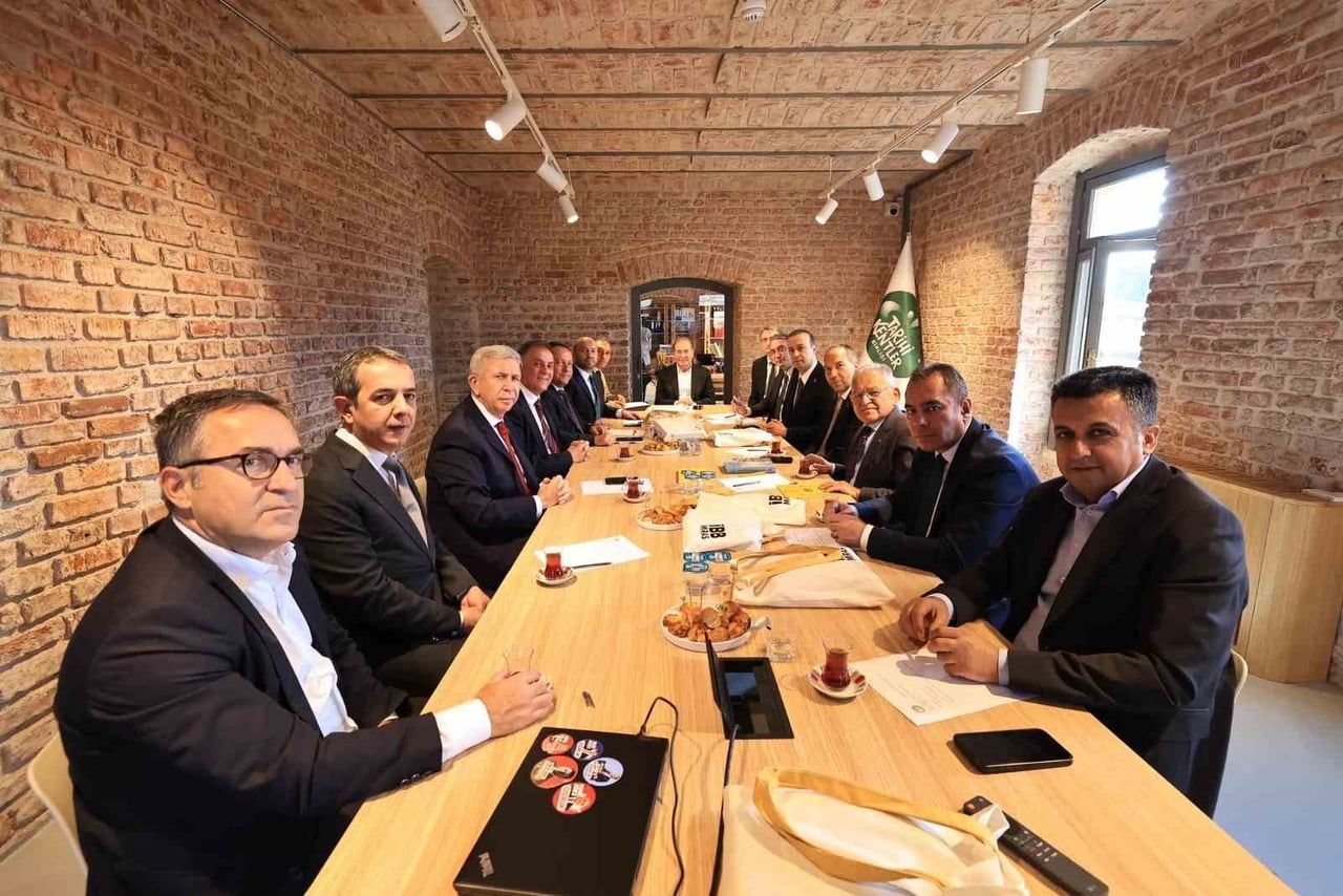 KAYSERİ BÜYÜKŞEHİR BELEDİYE BAŞKANI VE TARİHİ KENTLER BİRLİĞİ (TKB) ENCÜMEN ÜYESİ DR. MEMDUH...
