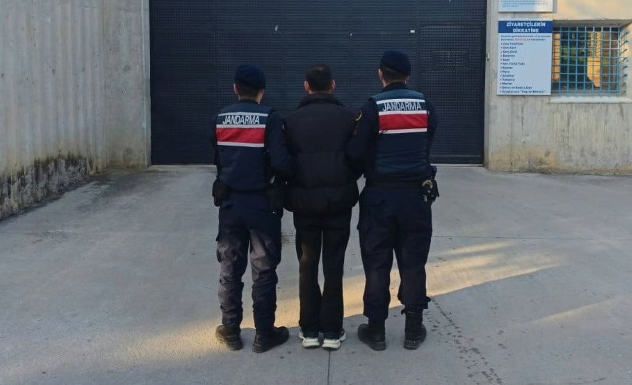 SAMSUN’UN BAFRA İLÇESİNDE, UYUŞTURUCU MADDE TİCARETİ SUÇUNDAN 11 YIL 3 AY HAPİS CEZASIYLA ARANAN...
