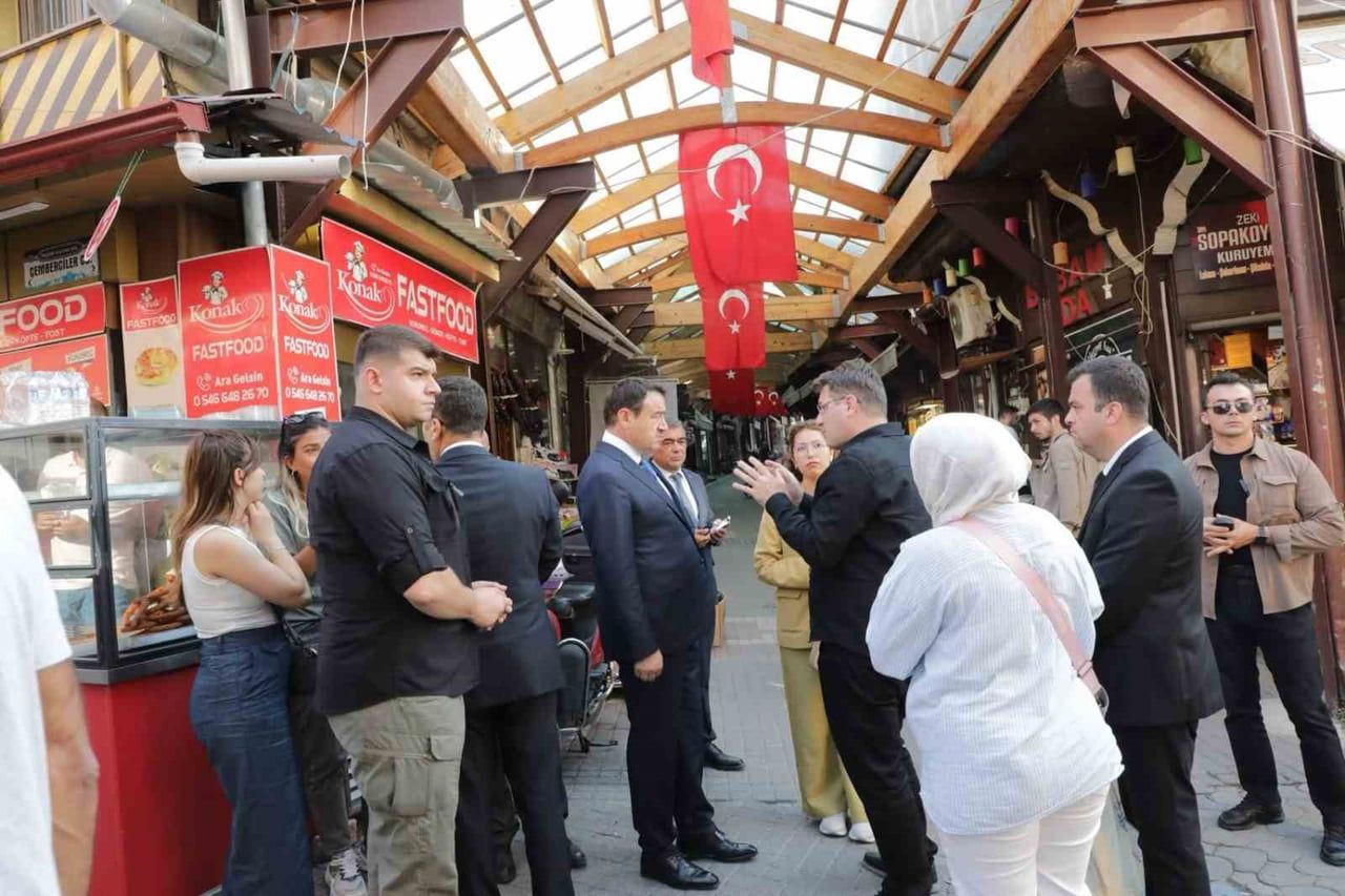 KÜTAHYA VALİSİ IŞIN, SOKAK SAĞLIKLAŞTIRMA PROJESİ ALANINDA İNCELEMELERDE BULUNDU