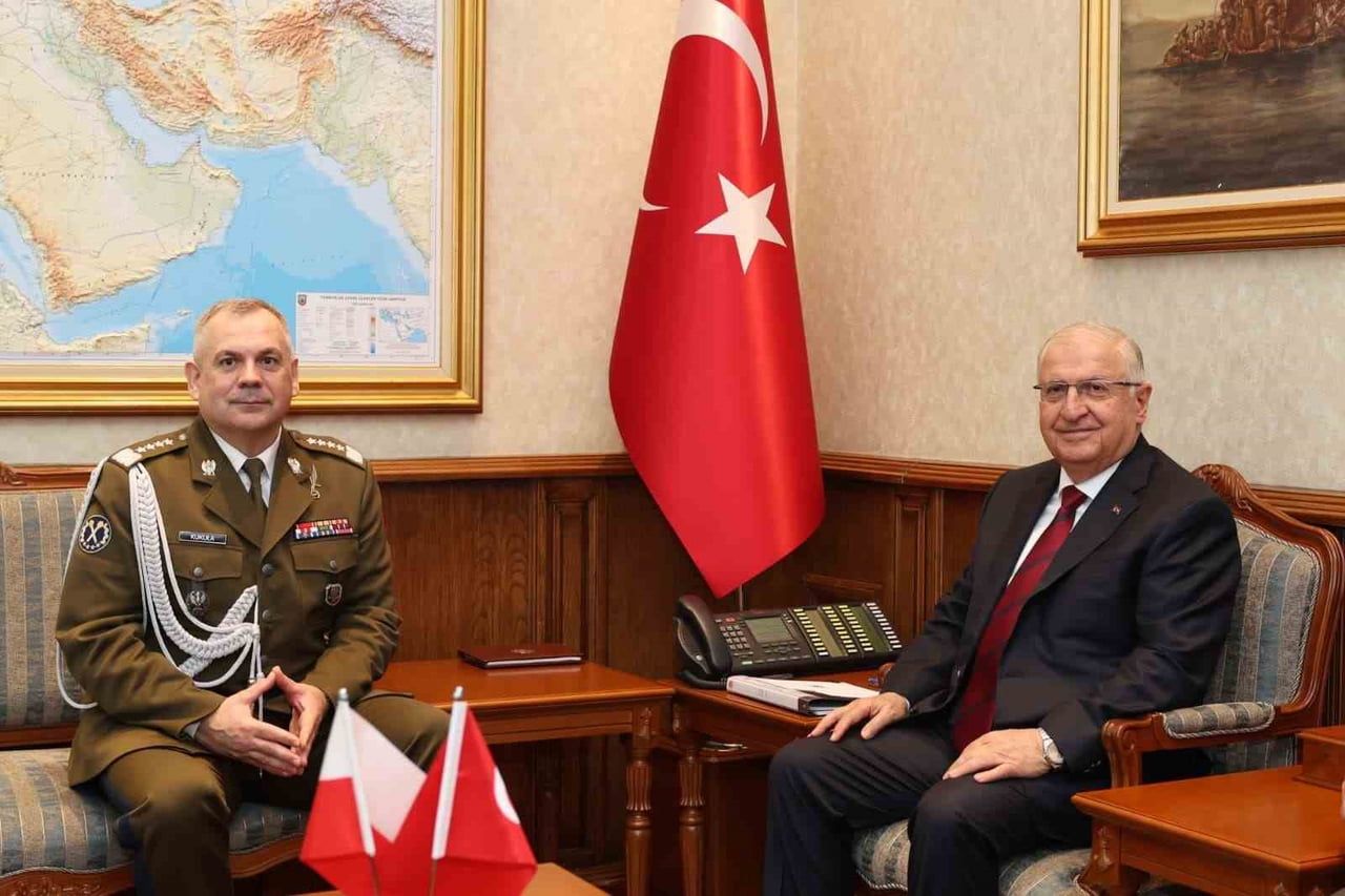 MİLLİ SAVUNMA BAKANI YAŞAR GÜLER, POLONYA GENELKURMAY BAŞKANI ORGENERAL WİESLAW KUKULA'YI KABUL...