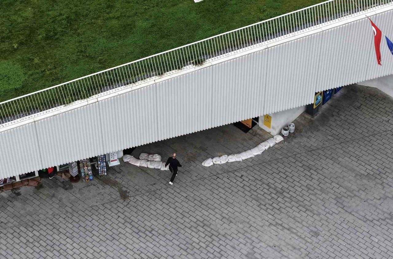 İSTANBUL'DA SEL RİSKİNE KARŞI BÜYÜKŞEHİR BELEDİYESİNE BAĞLI KABATAŞ TRANSFER MERKEZİ'NDE ALINAN...