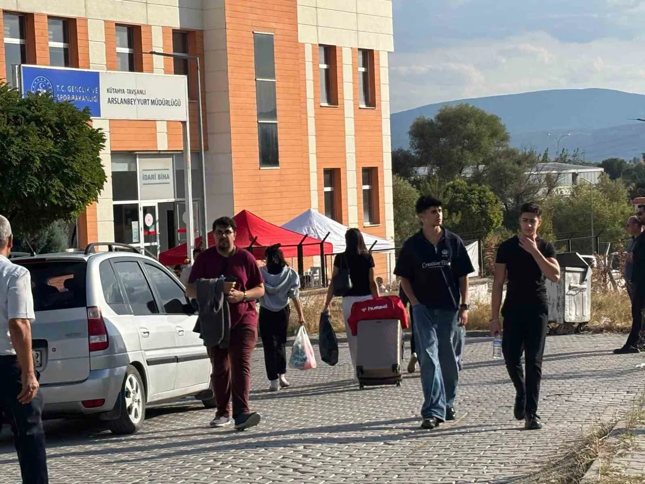 TAVŞANLI'DA ÜNİVERSİTE HEYECANI BAŞLADI