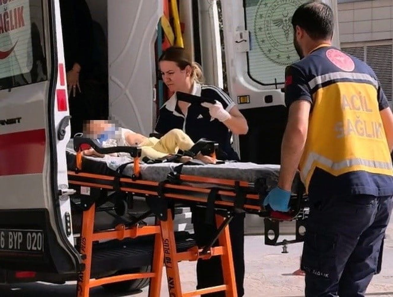 BALKONUNDAN DÜŞEN 1,5 YAŞINDAKİ ÇOCUK AĞIR YARALANDI
