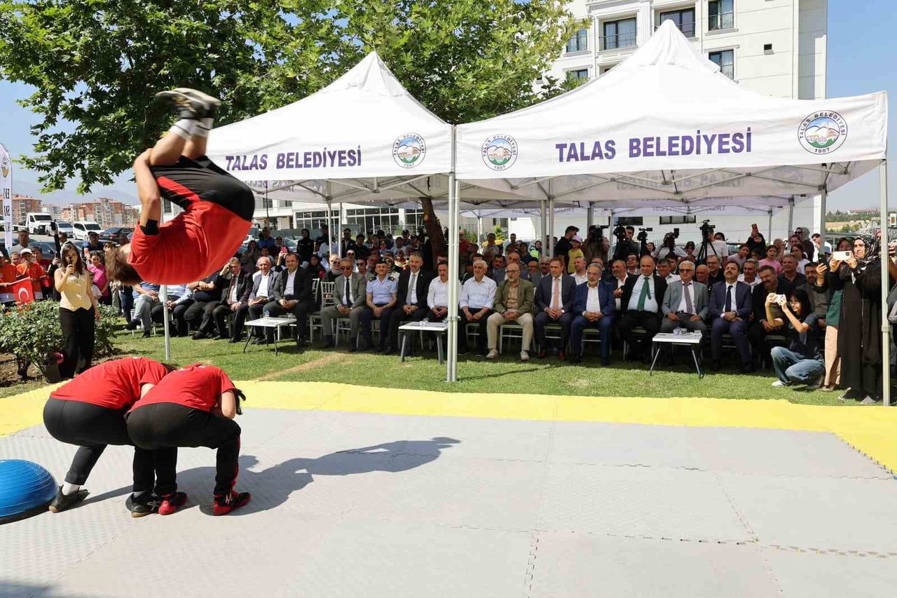 KAYSERİ'DE GENÇLERİ SPORLA, EĞİTİMLE VE MİLLİ-MANEVİ DEĞERLERLE BULUŞTURMAYI HEDEFLEYEN ERVA SPOR...