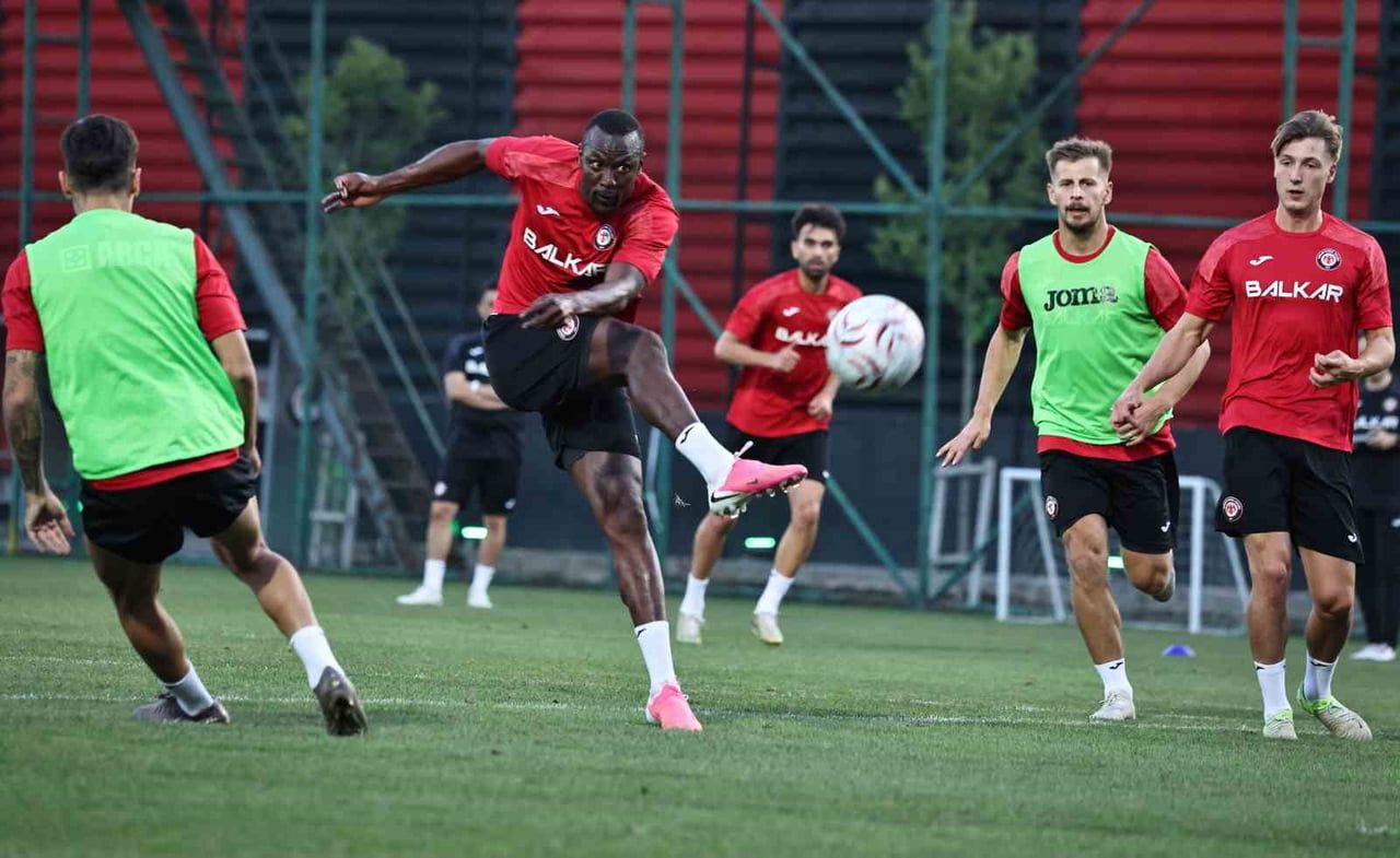 TRENDYOL SÜPER LİG’İN 3. HAFTASINDA DEPLASMANDA BEŞİKTAŞ İLE KARŞILAŞACAK OLAN ÇORUM FK, ZORLU...