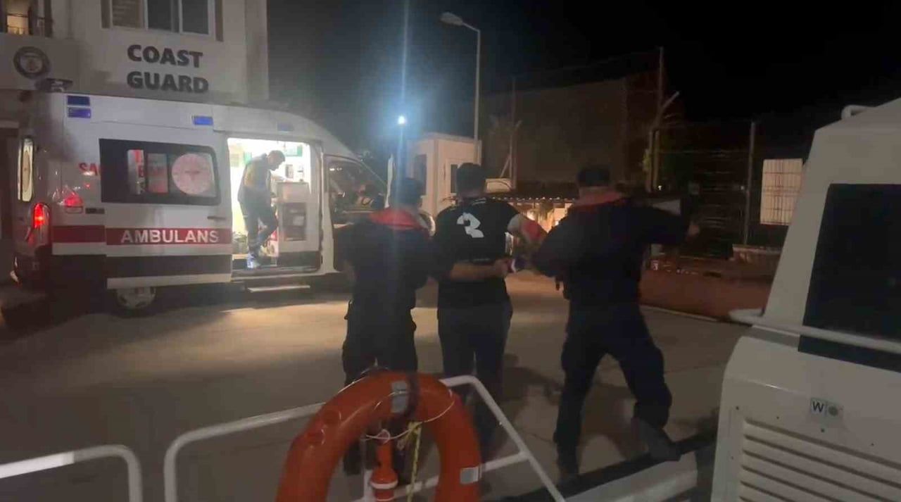 MUĞLA’NIN MARMARİS İLÇESİ AÇIKLARINDA SEYREDEN YOLCU GEMİSİNDE YARALANAN VATANDAŞ İÇİN SAHİL...