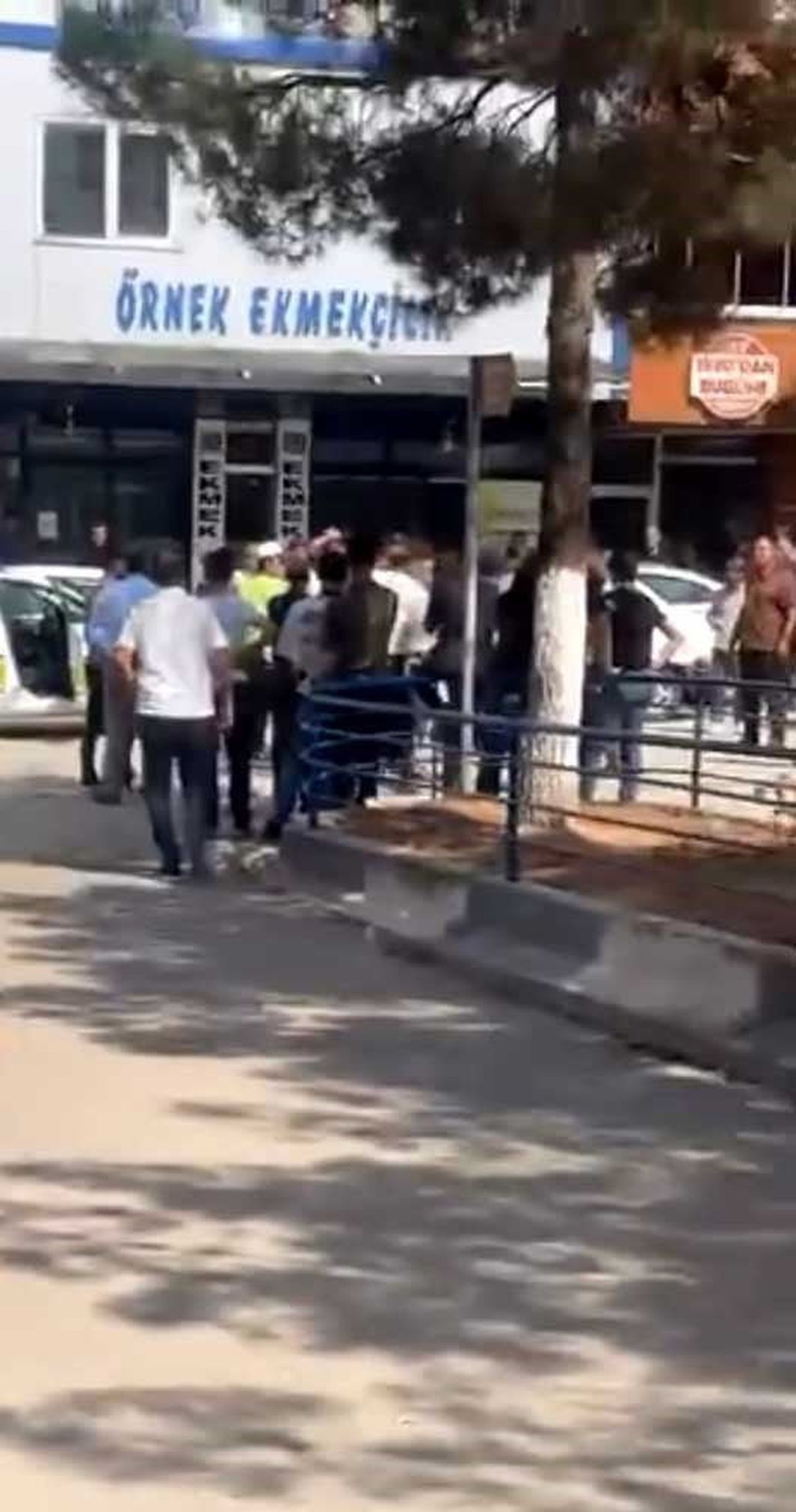 KURTALAN İLÇESİNDE TRAFİK EKİPLERİNİN UYGULAMASI SIRASINDA POLİS İLE VATANDAŞLAR ARASINDA...