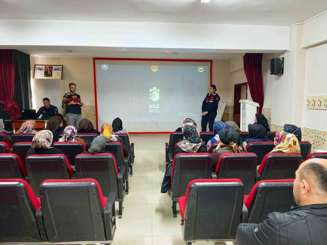 AFYONKARAHİSAR İL JANDARMA KOMUTANLIĞI TARAFINDAN İHSANİYE İLÇESİNDE BAĞIMLILIKLA MÜCADELE...