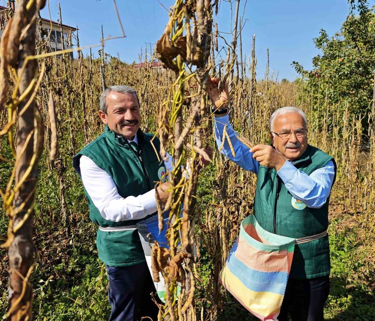AKKUŞ BELEDİYE BAŞKANI İSA DEMRİCİ (SOLDA) VE BÜYÜKŞEHİR BELEDİYE BAŞKANI MEHMET HİLMİ GÜLER...