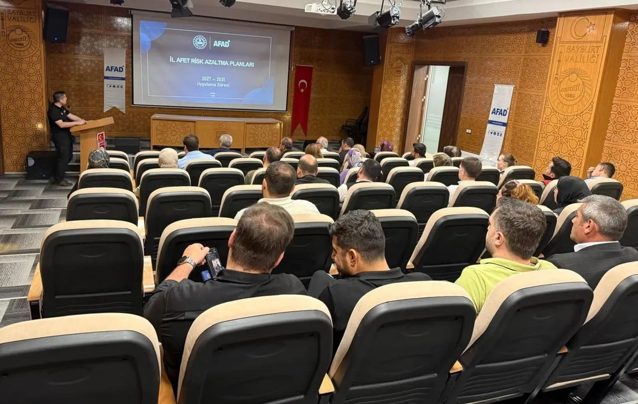 BAYBURT’TA AFET RİSKLERİNİ AZALTACAK ÇALIŞMALAR MASAYA YATIRILDI