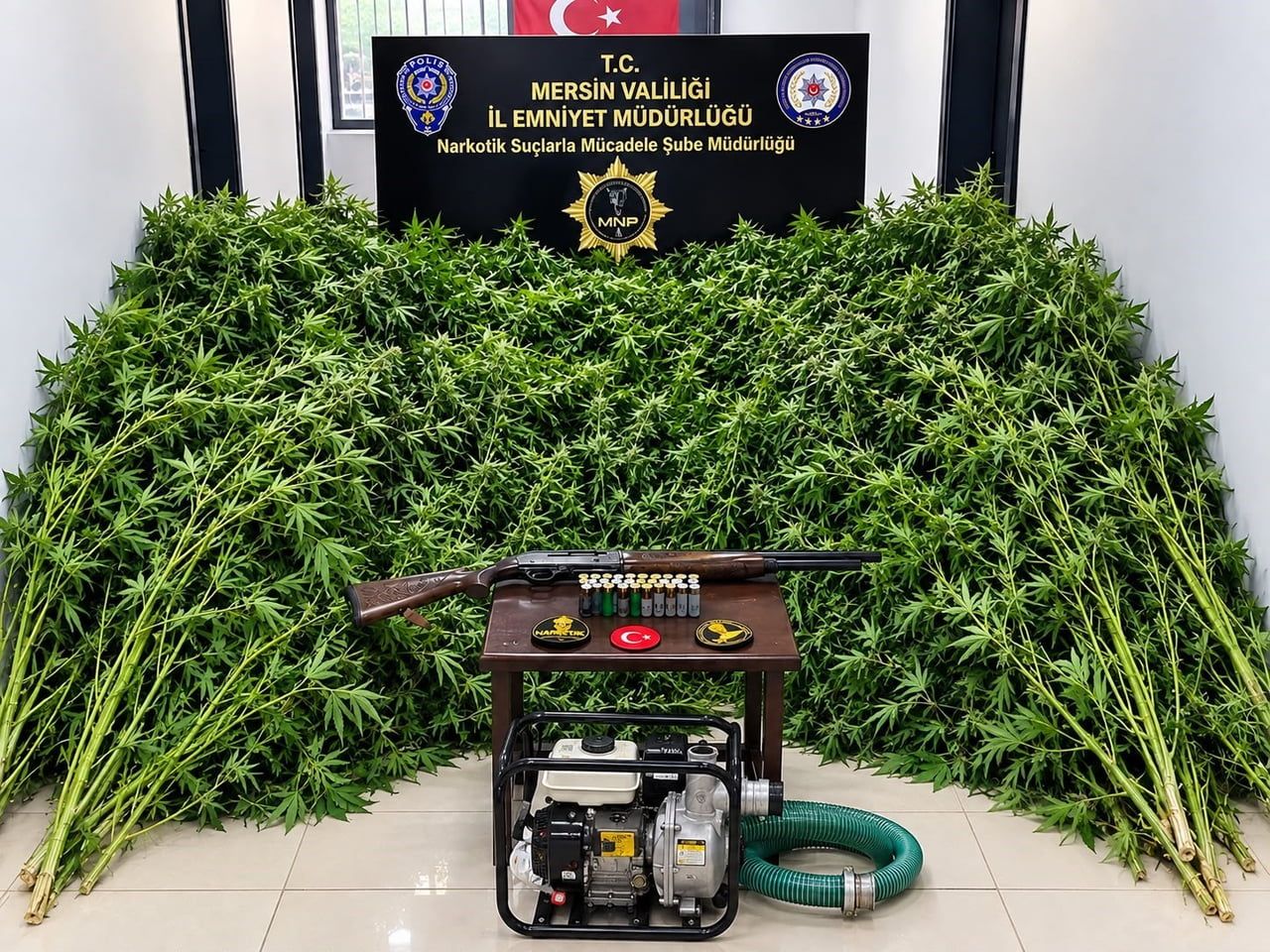 MERSİN'İN MERKEZ İLÇELERİNDE GERÇEKLEŞTİRİLEN UYUŞTURUCU OPERASYONLARINDA 4 ŞÜPHELİ YAKALANDI. ...