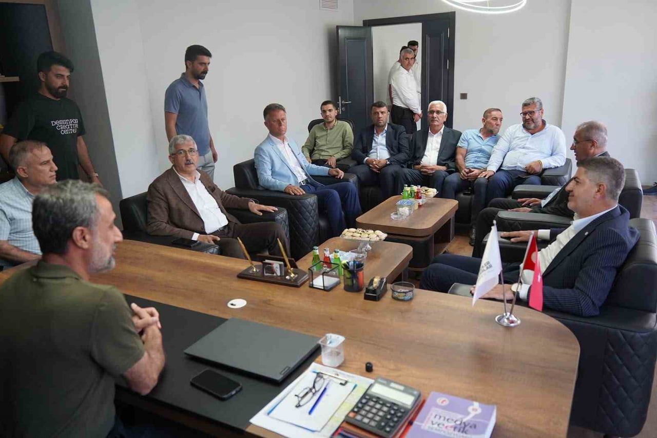 AK PARTİ ADIYAMAN MİLLETVEKİLİ İSHAK ŞAN VE KAHTA BELEDİYE BAŞKANI MEHMET CAN HALLAÇ, KAHTA...