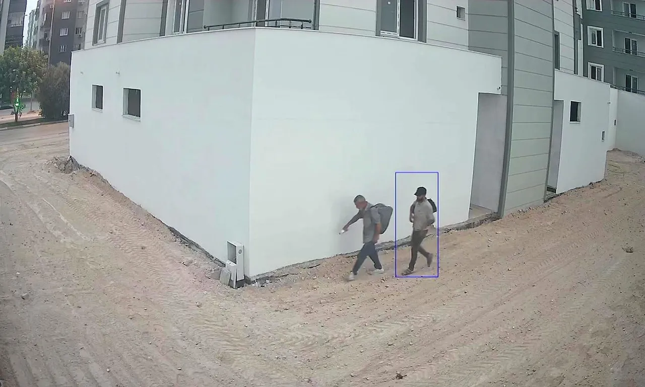 ŞAHISLAR İNŞAATTA 16 FARKLI DAİRENİN SU SAYACI ÇALIP KAÇIP KAYIPLARA KARIŞTI.