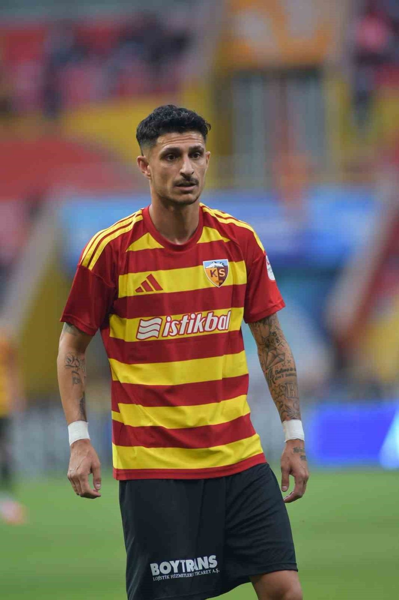 KAYSERİSPOR’DA SON 2 MAÇTA FORMA GİYEMEYEN BENHUR KESER, CEZASINI TAMAMLANDI.