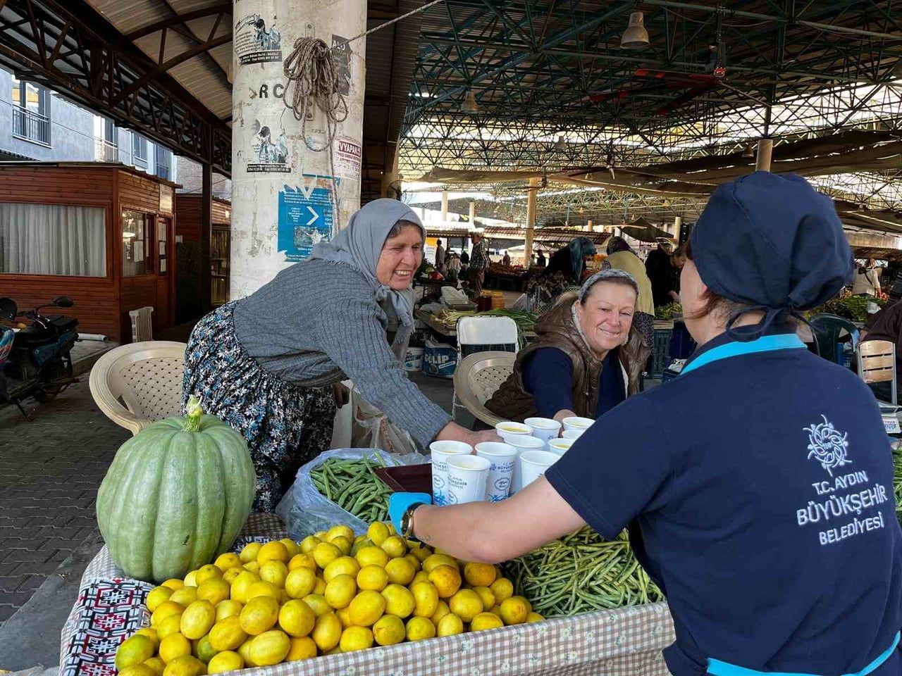 HAVALARIN SOĞUMASIYLA BİRLİKTE AYDIN GENELİNDEKİ PAZAR ALANLARINDA BÜYÜKŞEHİR BELEDİYESİ'NİN...