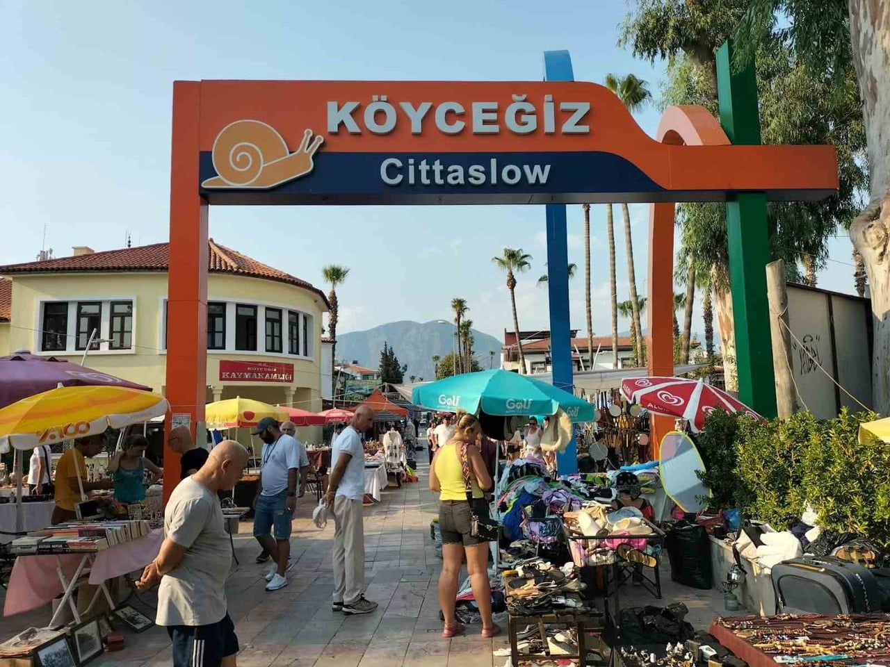 KÖYCEĞİZ’DE İKİNCİ EL PAZARI SICAK HAVADAN ETKİLENDİ