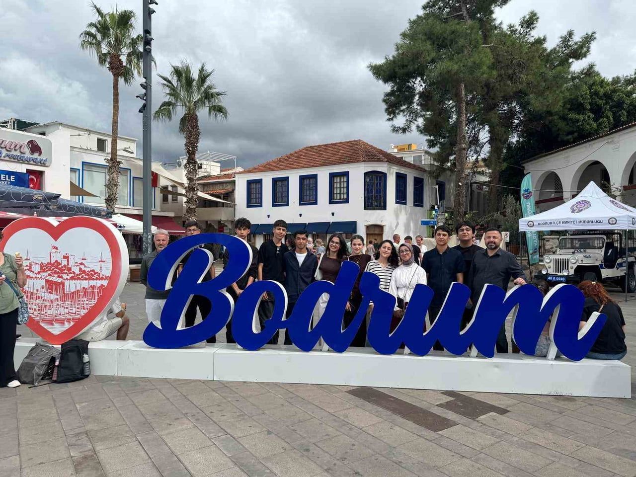AK PARTİ BATMAN MİLLETVEKİLİ FERHAT NASIROĞLU, ÖĞRENCİLERLE BİR ARAYA GELDİĞİ KONFERANSTA VERDİĞİ...