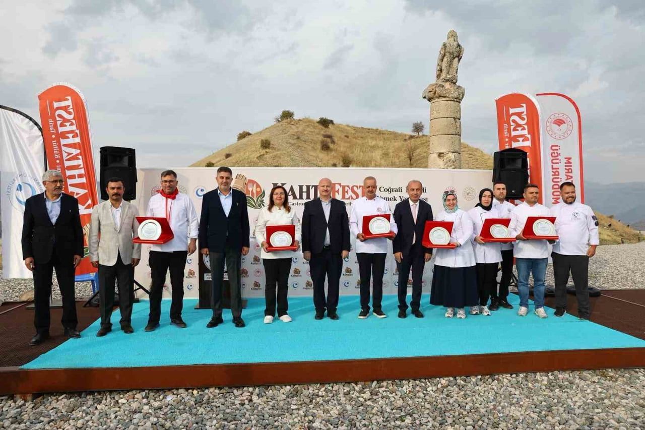 ADIYAMAN’IN KAHTA İLÇESİNDE BULUNAN KARAKUŞ TÜMÜLÜSÜ’NDE DÜZENLENEN KAHTAFEST YEMEK FESTİVALİ...