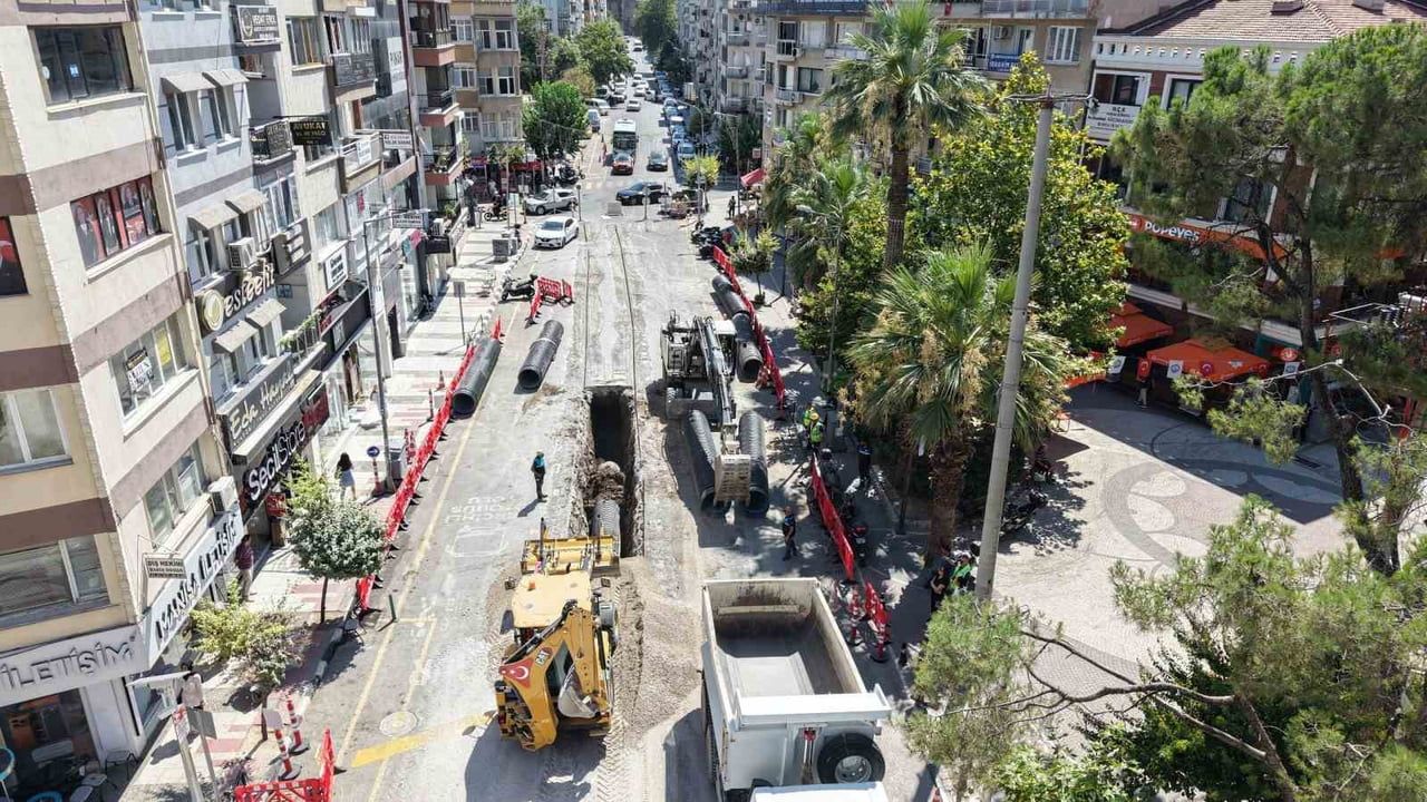 MANİSA'NIN EN YOĞUN NOKTALARINDAN İZMİR CADDESİ İLE 8 HAVUZU ARASINDAKİ BÖLGEDE YILLARDIR YAŞANAN...