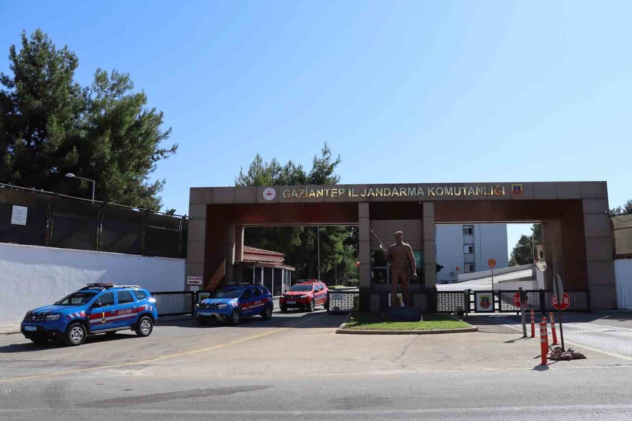 GAZİANTEP’TE JANDARMA EKİPLERİNİN SON BİR AYDA YAPTIĞI OPERASYONLARDA YAKALANAN VE ÇEŞİTLİ...