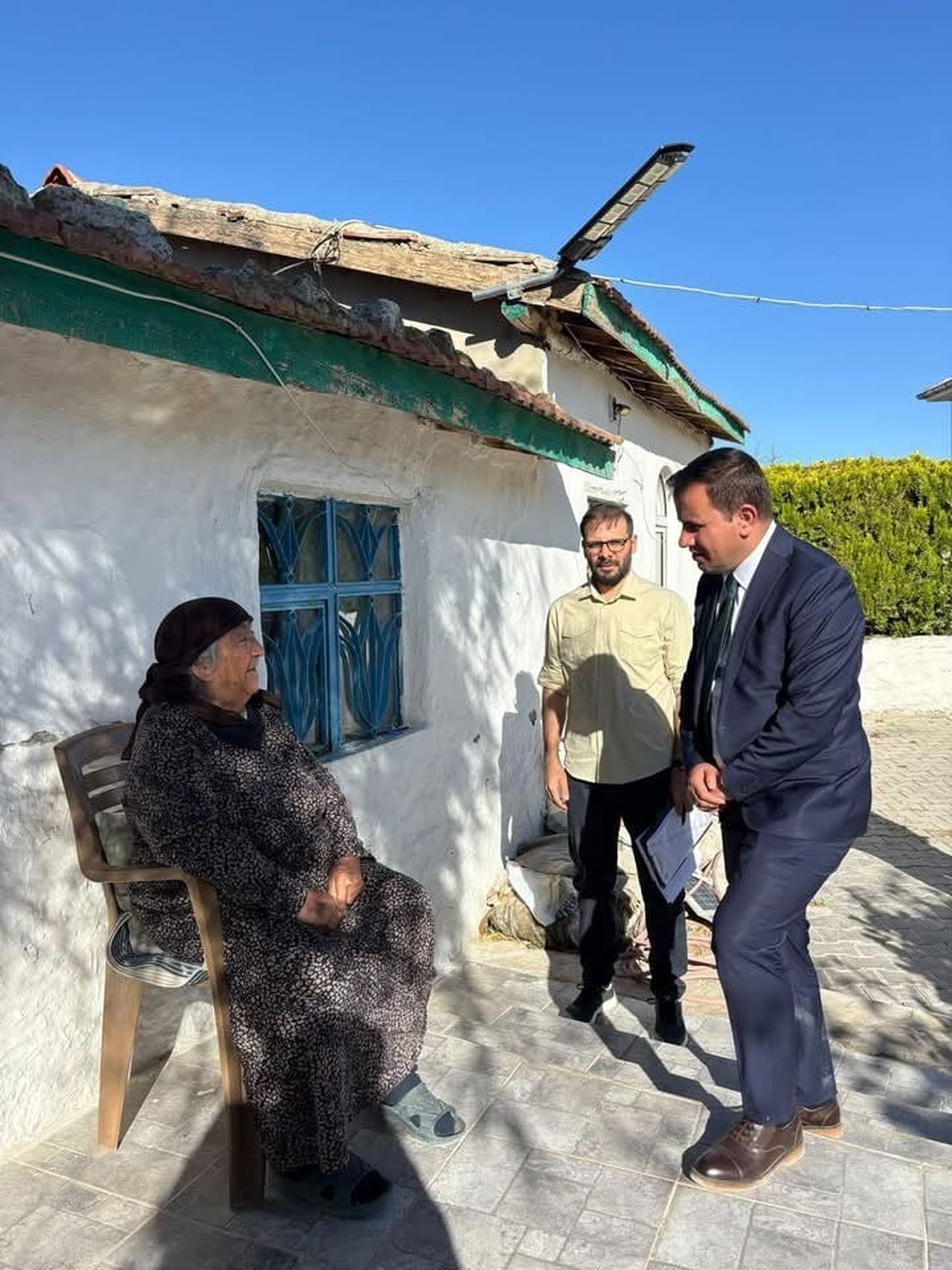 AFYONKARAHİSAR’IN EMİRDAĞ KAYMAKAMI ADEM TOPACA, İLÇE MERKEZİNE BAĞLI KÖYLERDE HANE ZİYARETLERİNDE...