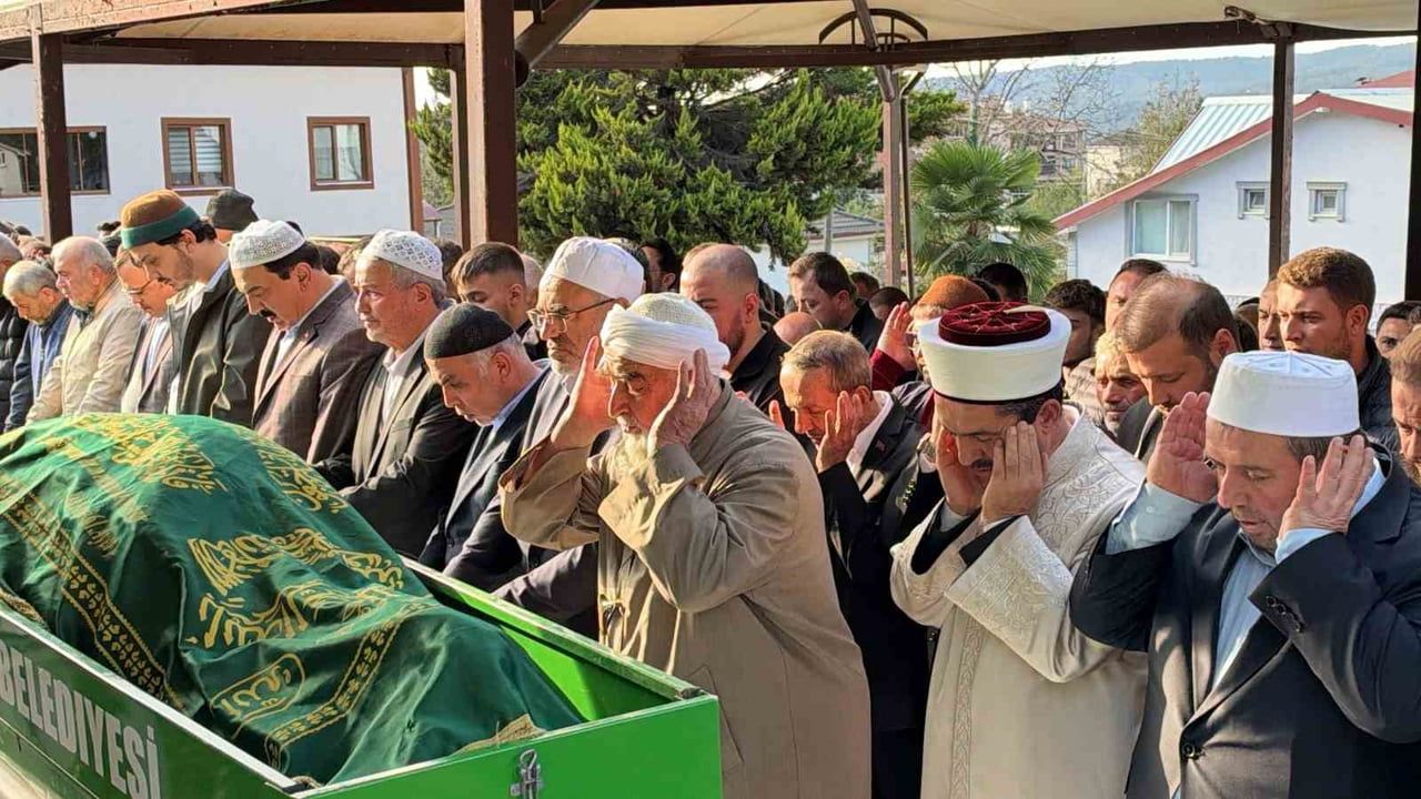 TÜRKİYE’NİN ÇEŞİTLİ BÖLGELERİNDE BULUNAN YOL ÜSTÜ TESİSLERİNİN SAHİPLERİNDEN BİRİSİ OLAN DÜZCELİ...