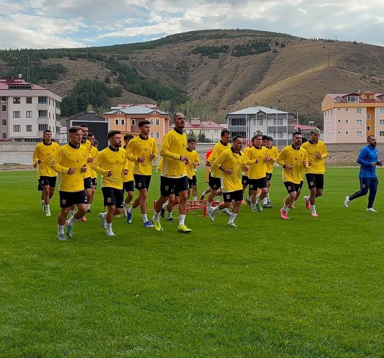 BAYBURTSPOR’DA KAMP MESAİSİ SÜRÜYOR