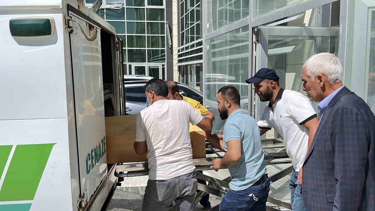 YOZGAT’TA KIRIM KONGO KANAMALI ATEŞİ (KKKA) HASTALIĞI ŞÜPHESİYLE TEDAVİ GÖREN KADIN HAYATINI...