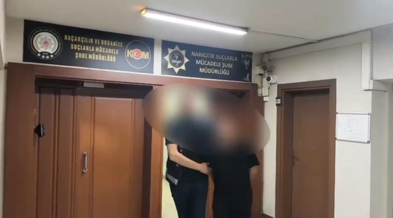 SAKARYA'DA POLİS EKİPLERİNCE DÜZENLENEN "SOKAKLAR GÜVENDE" OPERASYONUNDA GÖZALTINA ALINAN 3...