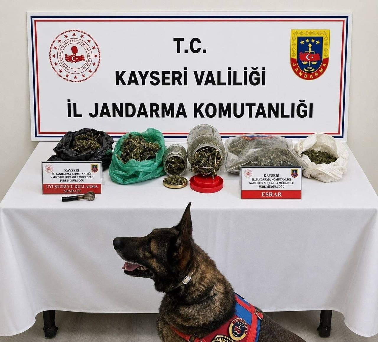 KAYSERİ’DE JANDARMA EKİPLERİ TARAFINDAN YAPILAN ÇALIŞMALARDA, BİR ŞAHSIN EVİNDE YAPILAN ARAMALARDA...