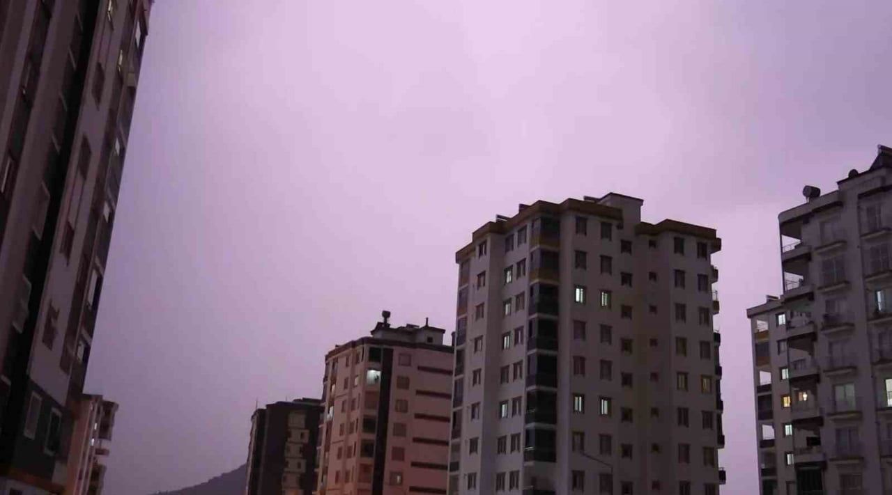 METEOROLOJİ GENEL MÜDÜRLÜĞÜNÜN (MGM) ADANA VE ÇEVRESİ İÇİN YAPTIĞI KUVVETLİ SAĞANAK VE GÖK...