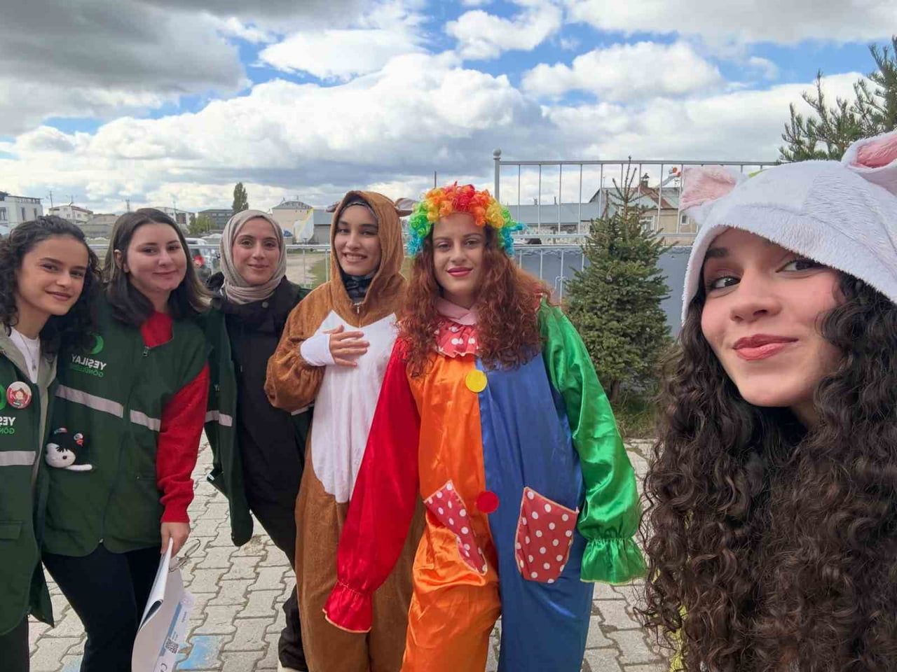 YEŞİLAY’DAN SELİM’DE ÖĞRENCİLERE KİTAP VE FARKINDALIK BULUŞMASI(KARS-İHA)