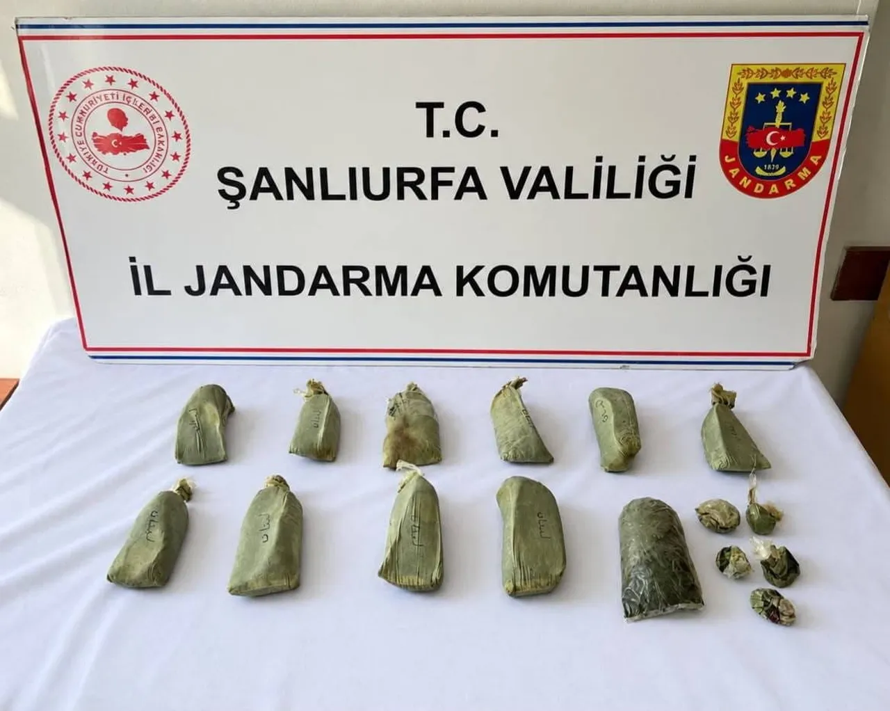 ŞANLIURFA'DA 5,5 KİLOGRAM ESRAR ELE GEÇİRİLDİ
