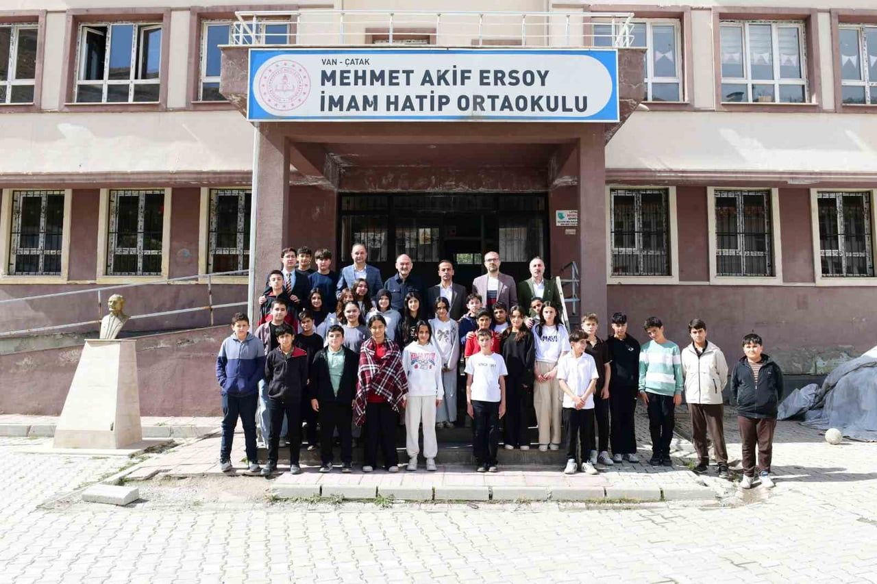 VAN İL MİLLÎ EĞİTİM MÜDÜRÜ BİLAL YILMAZ ÇANDIROĞLU, ÇATAK İLÇESİ ZİYARET EDEREK DESTEKLEME VE...