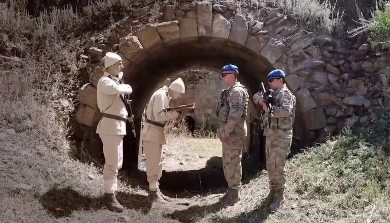 ERZURUM İL JANDARMA KOMUTANLIĞI, ÇOCUK EVLERİ SİTESİ’NDE KALAN ÇOCUKLARA YÖNELİK ANLAMLI BİR...