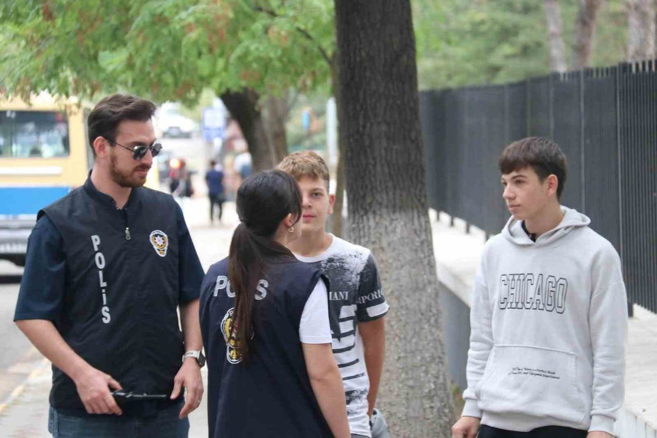 KARABÜK'TE, YENİ EĞİTİM ÖĞRETİM YILININ BAŞLAMASIYLA BİRLİKTE GÜVENLİK GÜÇLERİ TARAFINDAN GENİŞ...